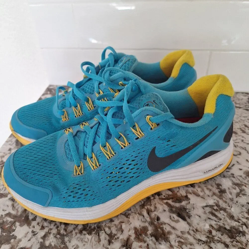 Nike running sneakers 584778-401‎ size 8US